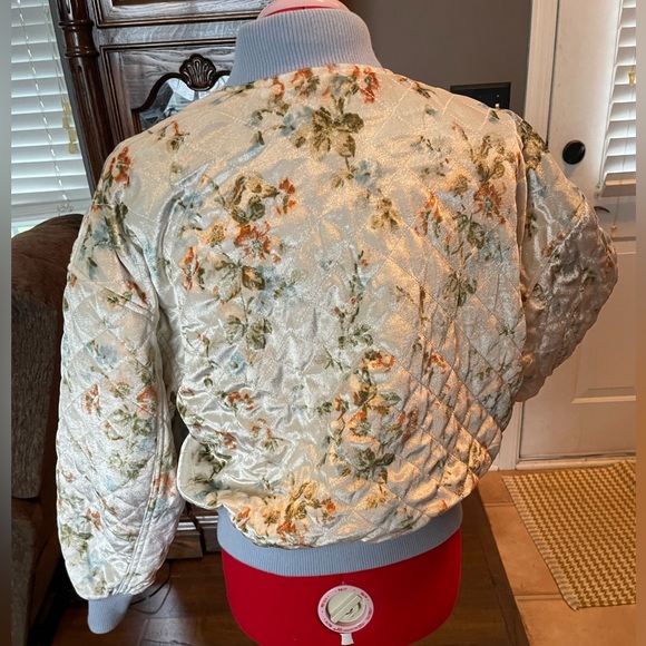 Urban Outfitters Quilted Floral Jacket, Sky Blue Size S Never Worn! - Picture 7 of 13